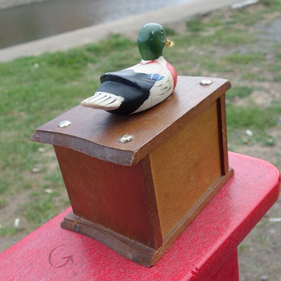 Vintage Wooden Coaster set with Mallard Duck Figurine Holder with 8 Coasters - Picture 4 of 14